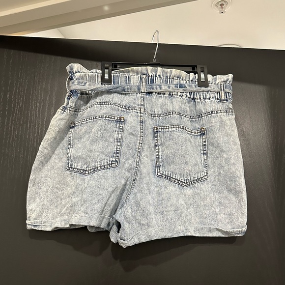 NWT FRANCESCA’S WOMENS PAPER BAG DENIM SHORTS - Picture 3 of 5